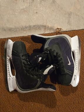 Nike Men’s Black and Navy Ice Hockey Skates with White Soles